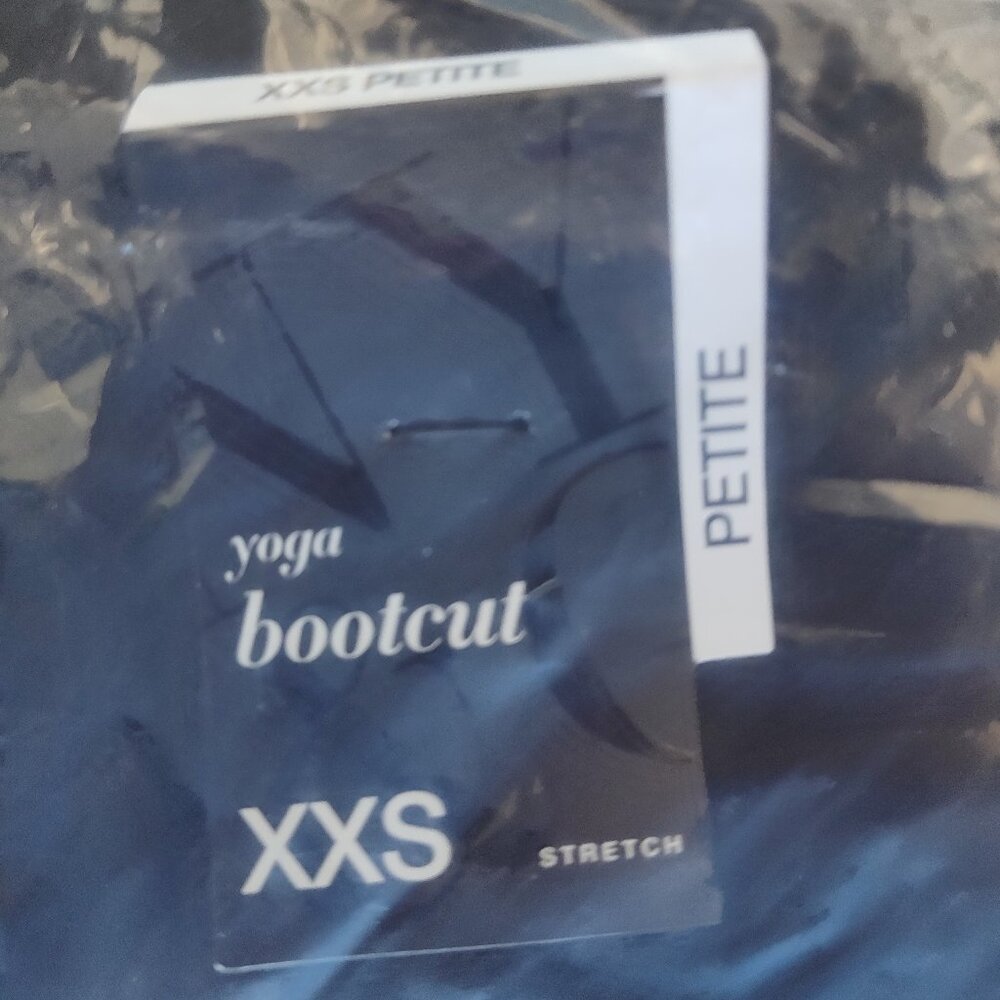 NY&Co Petite Bootcut Yoga Pant - Picture 4 of 6